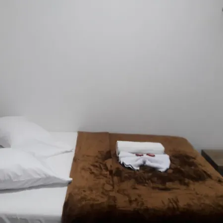 El Manzano Hotel Tumba
